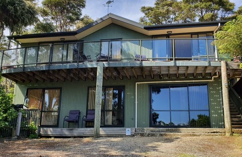 Moetapu Bay Apartment | Secret Bay Home. Perfect location. Walk to Beach