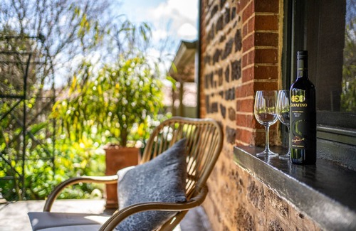 McLaren Vale House | ★Secret Garden Cottage★85"TV✔︎Netflix✔︎