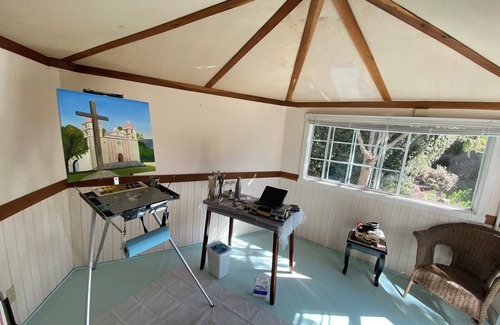 Oak Park House | Secret Garden Hideaway-3 bd/4bth, beautiful yard, walk to town. Pet friendly, AC