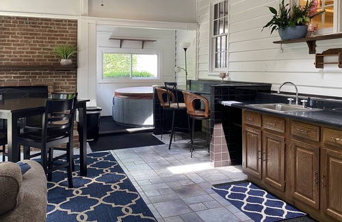 Clintonville House | Secret Garden + Hot tub