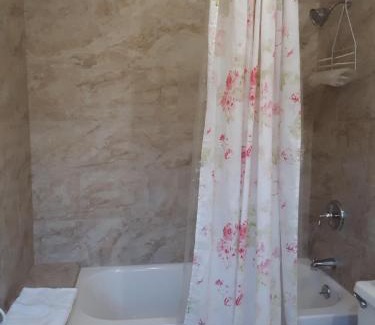Oak Park Bed & Breakfast | Secret Garden Inn & Cottages