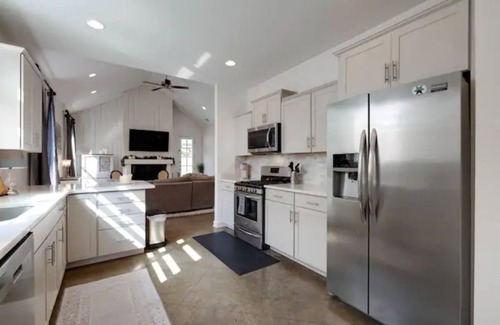 East Midtown House | Secret Garden of Memphis LLC