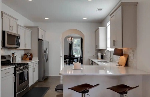 East Midtown House | Secret Garden of Memphis LLC