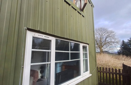 Rhondda Cynon Taff Cabin | Secret hideaway in the beautiful mountains in Llanwonno. One bedroom lodge.