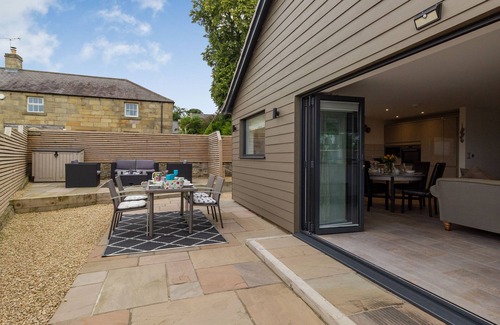 South Charlton Cottage | SECRET KINGDOM COTTAGE, family friendly, with a garden in Warkworth