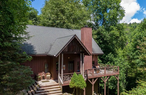 Boone House | Secretariat's Secret in Yonahlossee Saddle Club: Pet Friendly home with Hot Tub, 3 Acres & Piano