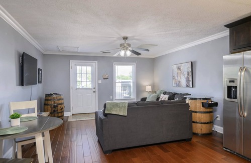 Jeffersonville Apartment | Secretariat Twin Spires Suite!