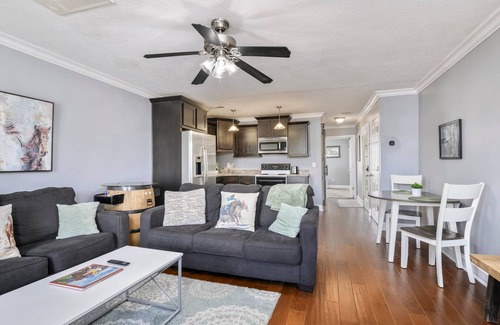 Jeffersonville Apartment | Secretariat Twin Spires Suite!