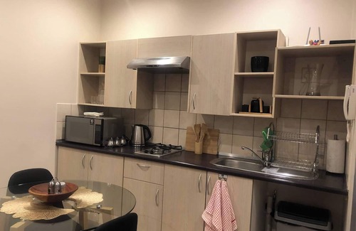 Greater Johannesburg Metropolitan Area Apartment | Secure Executive Apartment, WiFi, Solar Power, Netflix