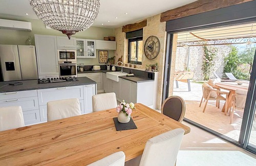 Landerrouat Villa | Secure heated infinity pool with valley views of vineyards, walk to restaurant.