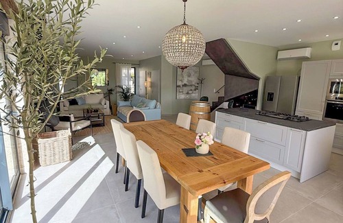 Landerrouat Villa | Secure heated infinity pool with valley views of vineyards, walk to restaurant.