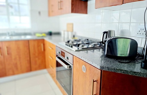 Rondebosch Apartment | Secure Modern 2 bed - excellently located