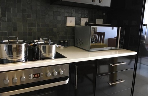 Windhoek Central Apartment | Secure, Modern & Comfy, Lux Suite @77 Independence