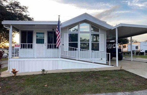 Clermont House | Secured Community w/3 pools, Golf. Lakes all around. 30 min from theme parks.