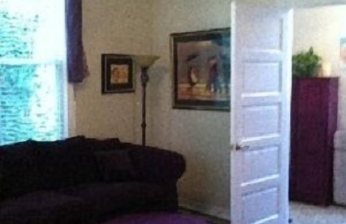 Belmont Heights Apartment | SECURITY, PRIVACY, YARD and PARKING; (4 miles to the Convention center)