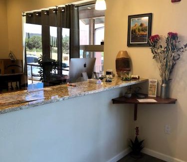 Oak Creek Hotel | Sedona Village Lodge