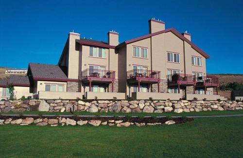 Harbor Village Apartment | See all Bear Lake has to offer in this 1BD resort
