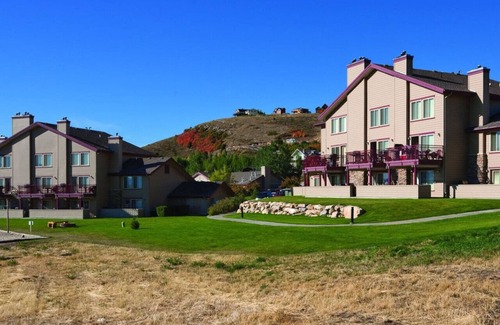 Harbor Village Apartment | See all Bear Lake has to offer in this 1BD resort