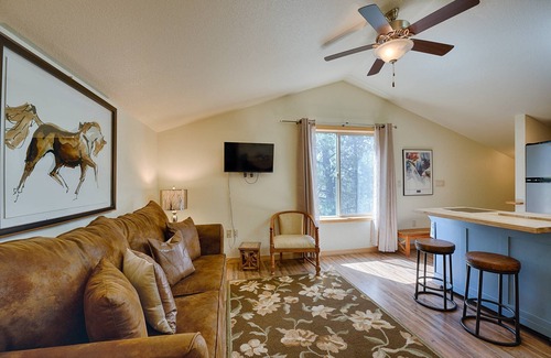 San Juan River Village Condo | See Fall's Changing Colors! Sancho's Casita: Cozy Studio with Full Kitchen, 15 Minutes to Wolf Creek