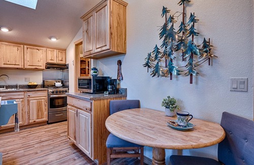 San Juan River Village Condo | See Fall's Changing Colors! Sancho's Casita: Cozy Studio with Full Kitchen, 15 Minutes to Wolf Creek