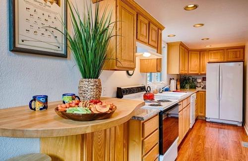 San Juan River Village House | See Fall's Changing Colors! Starry Pines: Cozy 3-Story Retreat w/Hot Tub, Fireplace, Forest Views!