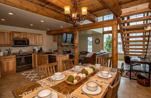 Pagosa Springs House | See Fall's Changing Colors! Hot Toddy: Lakefront Beauty w/Hot Tub, Fireplace, 6 Min to Uptown