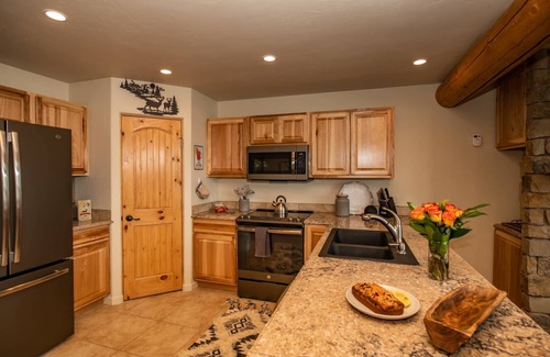 Pagosa Springs House | See Fall's Changing Colors! Hot Toddy: Lakefront Beauty w/Hot Tub, Fireplace, 6 Min to Uptown