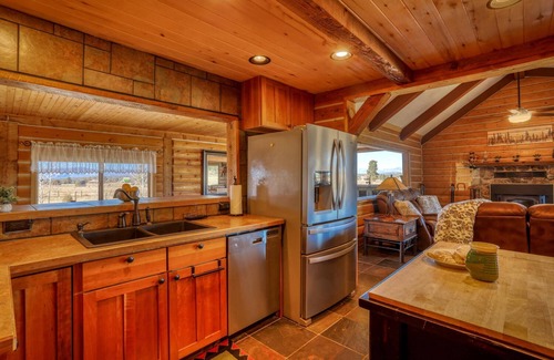 Pagosa Springs House | See Fall's Changing Colors! Mountain Sunset Cabin:Outdoor Fireplace,30 Min to Wolf Creek Ski Resort!