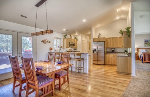 Pagosa Springs House | See Fall's Changing Colors! Cozy Bungalow del Bosque: Covered Deck, BBQ, Firepit, Pet Friendly!