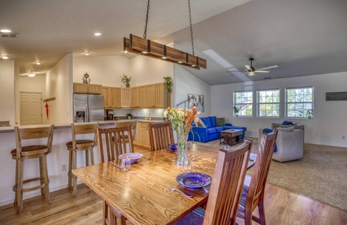 Pagosa Springs House | See Fall's Changing Colors! Cozy Bungalow del Bosque: Covered Deck, BBQ, Firepit, Pet Friendly!