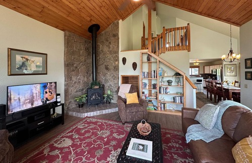 Pagosa Springs House | See Fall's Changing Colors! Pine Vista: Hot Springs Passes! Secluded Cabin w/Gorgeous Views!