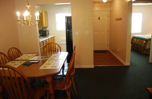 Russell Springs Cabin | See the Horses! @ LakePointe Resort - no cleaning fees!