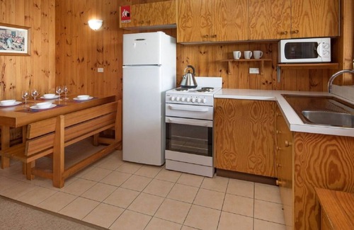 Jindabyne Apartment | Seeblick 3 - 1BR Lakefront Apartment l Central Location l Off Street Parking