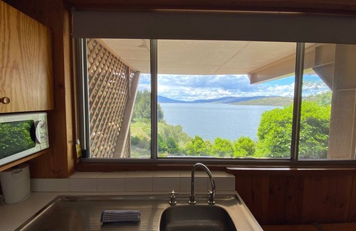 Jindabyne Apartment | Seeblick 3 - 1BR Lakefront Apartment l Central Location l Off Street Parking