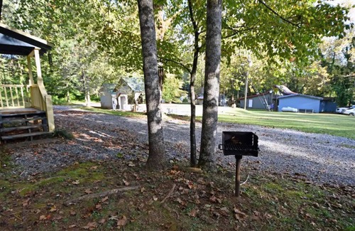 Clarkesville Cabin | Seed Cabin at Bleu Canoe Campground - 2bed/1bath