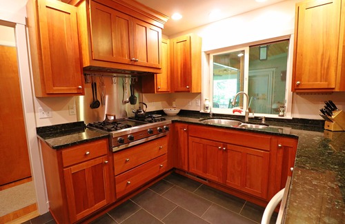 Chautauqua House | Seeds of Paradise: A year-round haven a mere stone's throw away from the iconic Thunder Bridge.