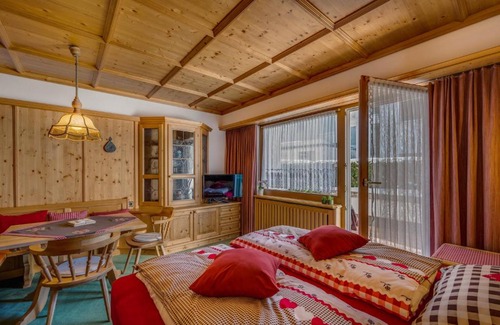 Seefeld in Tirol Apartment | Seefeld ALPIN - Gemütliches TIROLER STUBE Studio Apartment