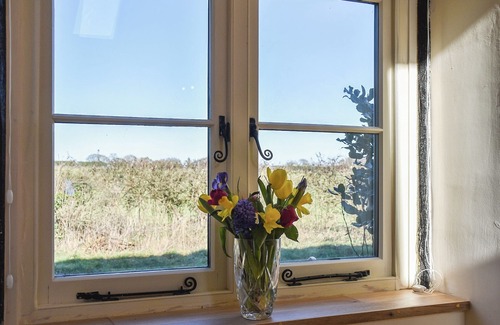 North Walsham Cottage | Seeking oodles of space great for families and couples, this barn delivers.