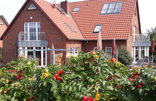 Gross Schwansee Apartment | Seestern apartment - perfect for families with playground & garden, 15 min to the beach