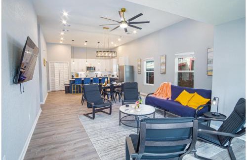 Near East Side House | Seize the Moment 4BR3BA Gem w Downtown Views
