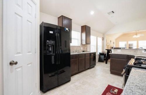 Fresno House | Select Exclusive Room in Fresno Texas