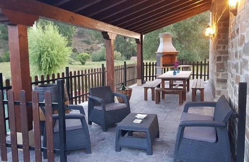 San Leonardo de Yague Cottage | Self catering La Puerta del Rio Lobos for 10 people