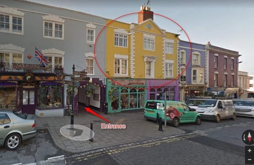 Glastonbury Apartment | Self Catering 2 Bedroom apartment on High Street