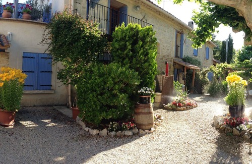 Rognonas Apartment | Self-Catering 2 Bedroom/2 Bathroom Apartment with AC in the Heart of Provence