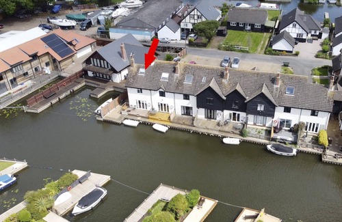 Hoveton Cottage | Self Catering 2 Bedroom Kingfisher Lure in Wroxham, Norfolk, Norfolk Broads, Eng