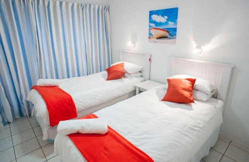 Gordons Bay Central House | Self-catering Accommodation in Gordons Bay, Cape Winelands