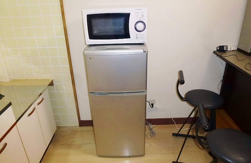 Kasuga Apartment | Self-catering accommodation with Wi-fi and amenities. 10 minutes from JR Kasuga Station. MIYUKIHOUSE201