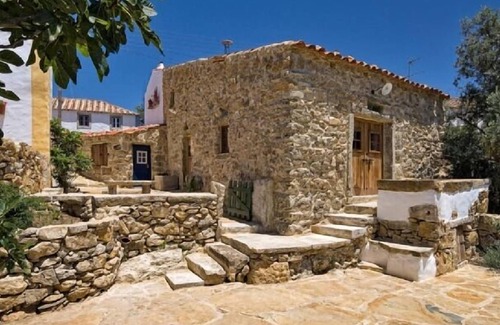 Aldeia da Mata Pequena Cottage | Self catering Aldeia da Mata Pequena, Turismo & Lazer, Lda for 2 people