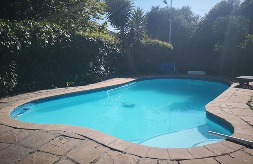 Plumstead Apartment | Self Catering Fully Equipped Cottage set in a leafy suburb