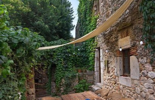 Vilanant Cottage | Self catering masia la capsa de Llum for 16 people